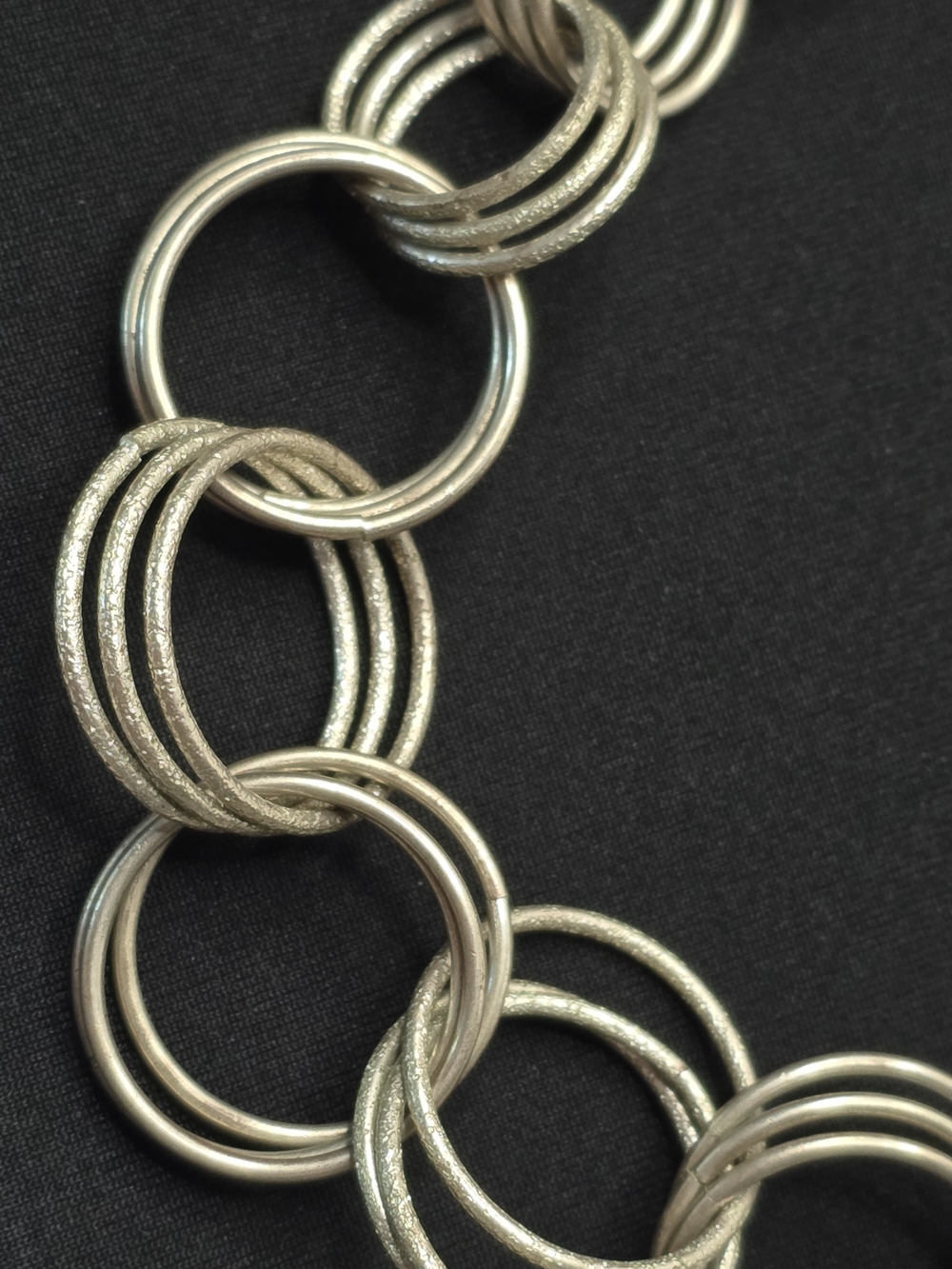 Vintage Silver Tone Interlocking Circle Statement Necklace 11” Perfect Condition - Picture 5 of 5